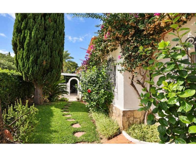 4 chambre Villa/Maison à vendre à Javea / Xabia avec piscine garage - 695 000 € (Ref: 10133473)