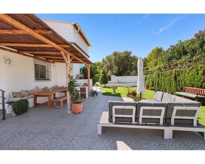 4 soveværelse Villa til salg i Javea / Xabia med swimmingpool garage - € 850.000 (Ref: 10133474)