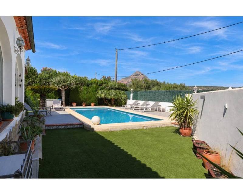 4 soveværelse Villa til salg i Javea / Xabia med swimmingpool garage - € 850.000 (Ref: 10133474)
