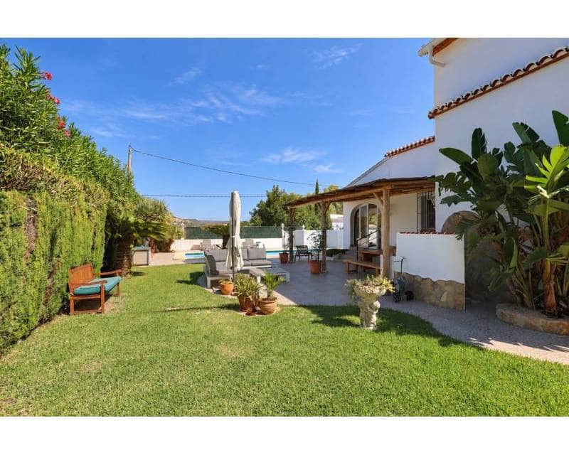 4 soveværelse Villa til salg i Javea / Xabia med swimmingpool garage - € 850.000 (Ref: 10133474)