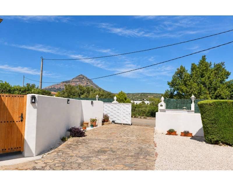 4 soveværelse Villa til salg i Javea / Xabia med swimmingpool garage - € 850.000 (Ref: 10133474)