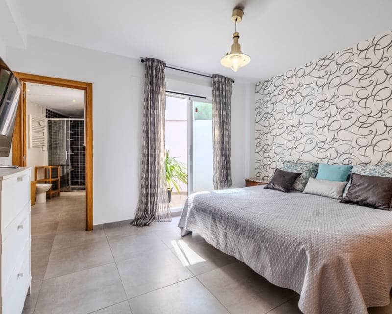 2 bedroom Apartment for sale in Denia - € 235,000 (Ref: 10158092)