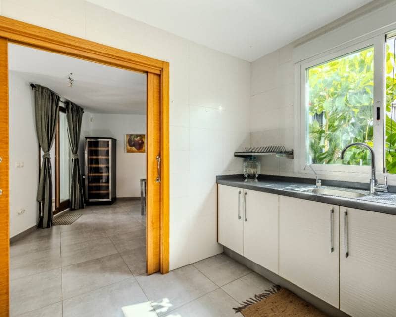 2 bedroom Apartment for sale in Denia - € 235,000 (Ref: 10158092)