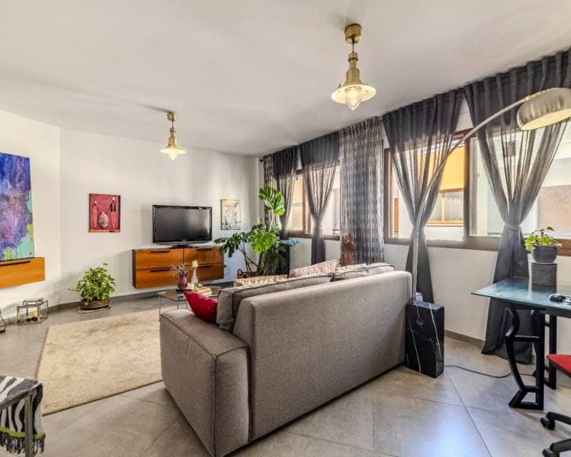 2 bedroom Apartment for sale in Denia - € 235,000 (Ref: 10158092)