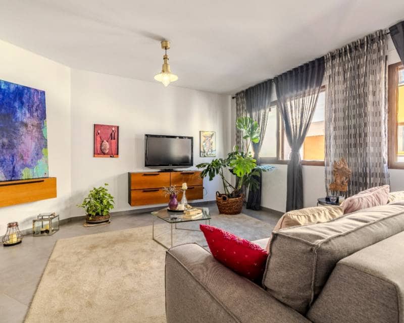 2 bedroom Apartment for sale in Denia - € 235,000 (Ref: 10158092)
