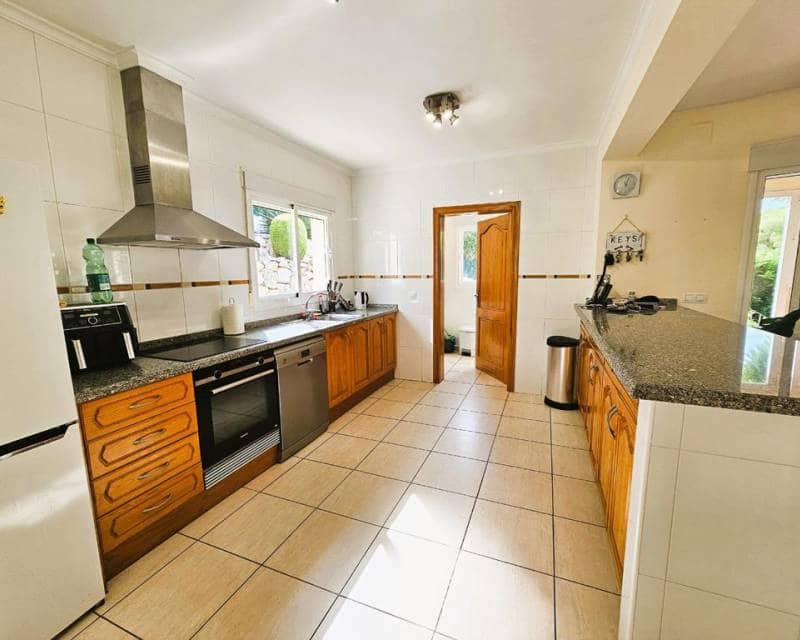 3 sypialnia Willa na sprzedaż w Javea / Xabia z basenem garażem - 745 000 € (Ref: 10172840)