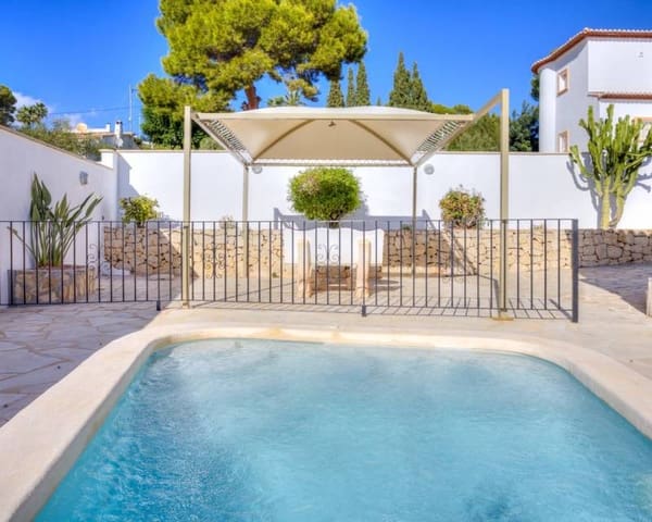 3 soveværelse Villa til salg i Moraira, Teulada-Moraira med swimmingpool garage - € 525.000 (Ref: 10175907)