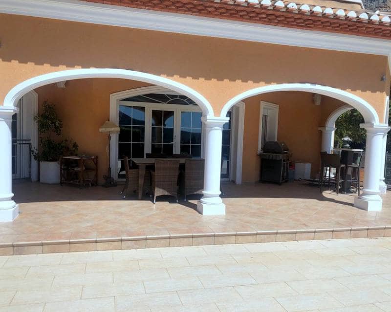 4 bedroom Villa for sale in Javea / Xabia with pool - € 1,250,000 (Ref: 5987194)