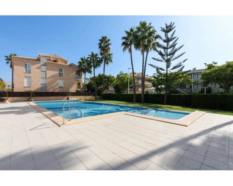 3 Zimmer Reihenhaus zu vermieten in Javea / Xabia mit Pool Garage - 1.500 € (Ref: 7236747)