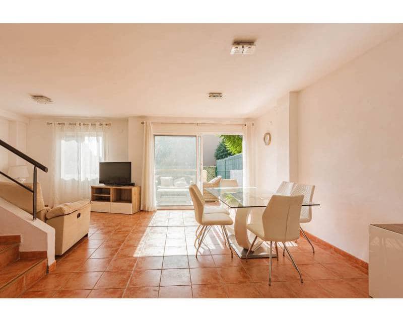 3 Zimmer Reihenhaus zu vermieten in Javea / Xabia mit Pool Garage - 1.500 € (Ref: 7236747)