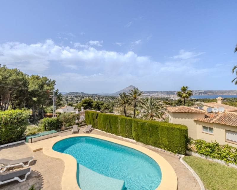 4 bedroom Villa for rent in Javea / Xabia with pool - € 2,500 (Ref: 7784328)