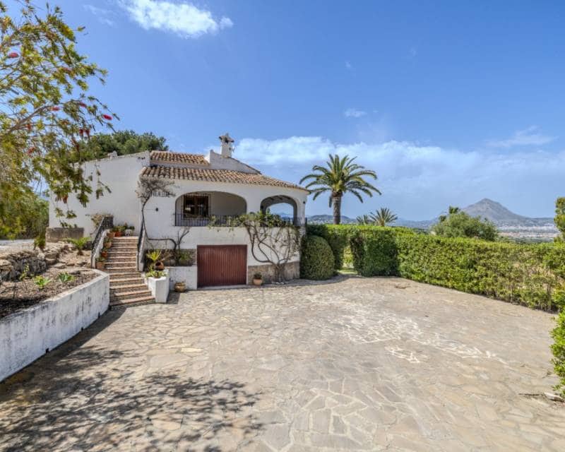 4 bedroom Villa for rent in Javea / Xabia with pool - € 2,500 (Ref: 7784328)