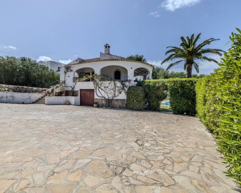4 bedroom Villa for rent in Javea / Xabia with pool - € 2,500 (Ref: 7784328)
