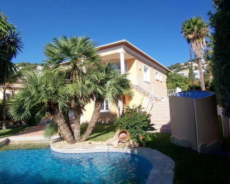 Chalet de 4 habitaciones en Moraira en venta con piscina - 965.000 € (Ref: 7844049)