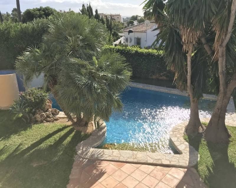 Chalet de 4 habitaciones en Moraira en venta con piscina - 965.000 € (Ref: 7844049)