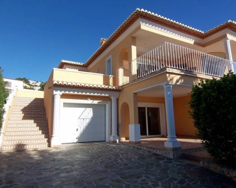 Chalet de 4 habitaciones en Moraira en venta con piscina - 965.000 € (Ref: 7844049)