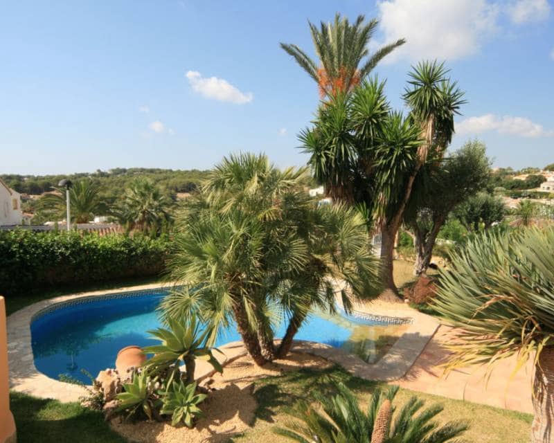 Chalet de 4 habitaciones en Moraira en venta con piscina - 965.000 € (Ref: 7844049)