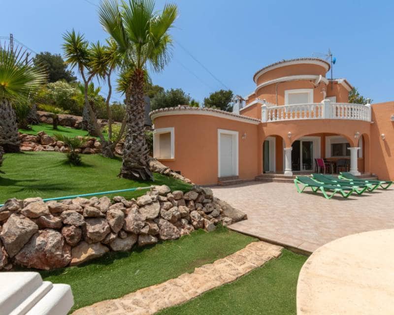 3 bedroom Villa for sale in Javea / Xabia with pool - € 595,000 (Ref: 8102172)