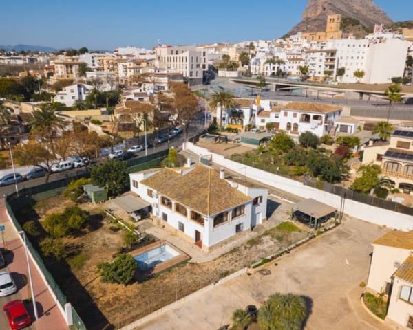 8 chambre Villa/Maison à vendre à Javea / Xàbia avec piscine - 930 000 € (Ref: 8571281)