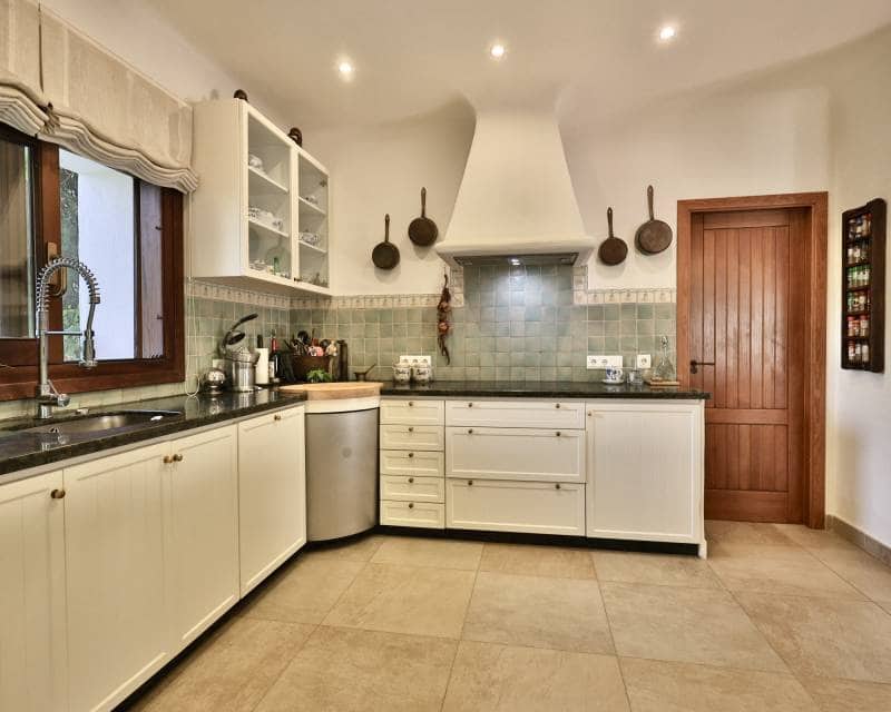 4 bedroom Villa for sale in Javea / Xabia - € 1,790,000 (Ref: 8637718)