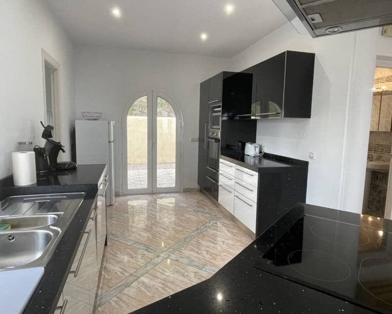 4 bedroom Villa for sale in Calpe / Calp with pool - € 1,250,000 (Ref: 8688465)