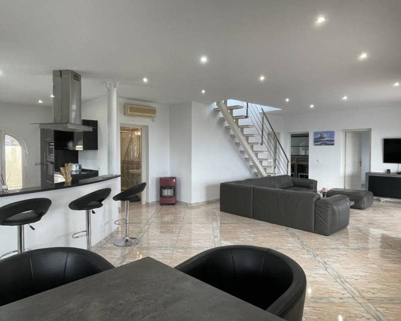 4 bedroom Villa for sale in Calpe / Calp with pool - € 1,250,000 (Ref: 8688465)