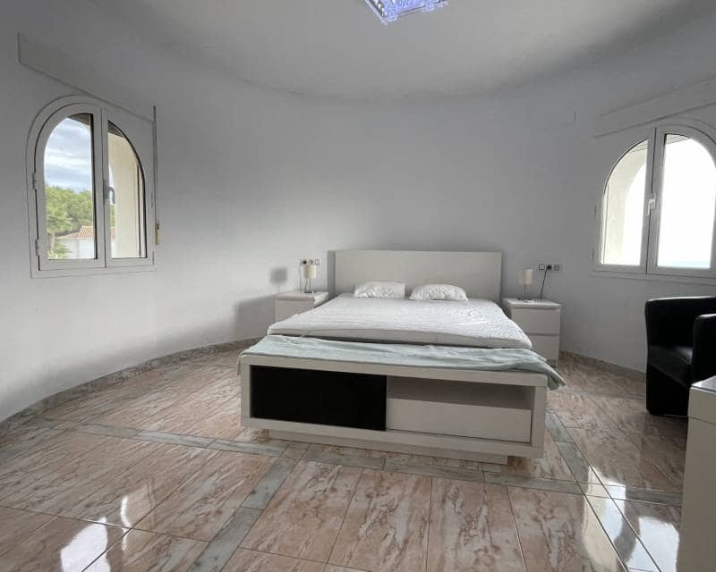 4 bedroom Villa for sale in Calpe / Calp with pool - € 1,250,000 (Ref: 8688465)