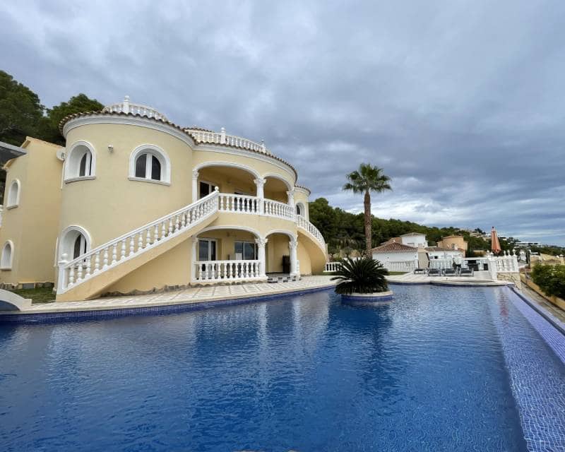 4 bedroom Villa for sale in Calpe / Calp with pool - € 1,250,000 (Ref: 8688465)