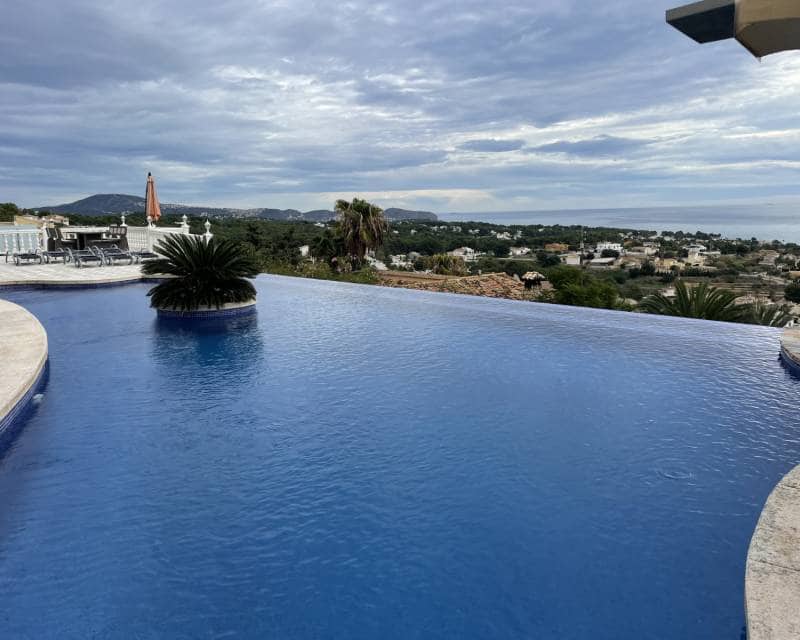 4 bedroom Villa for sale in Calpe / Calp with pool - € 1,250,000 (Ref: 8688465)