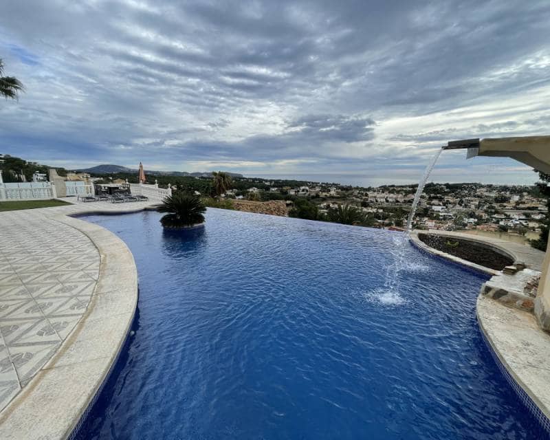 4 bedroom Villa for sale in Calpe / Calp with pool - € 1,250,000 (Ref: 8688465)