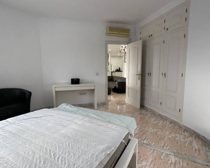 4 bedroom Villa for sale in Calpe / Calp with pool - € 1,250,000 (Ref: 8688465)