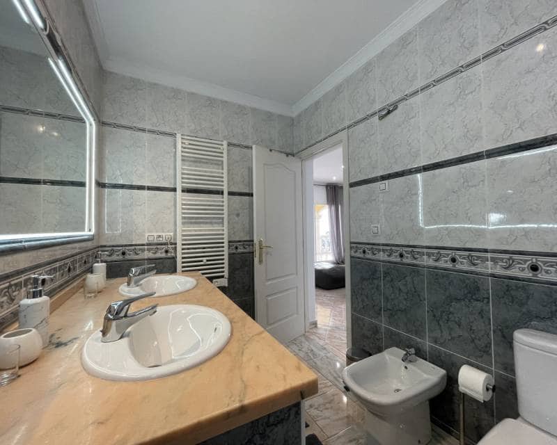 4 bedroom Villa for sale in Calpe / Calp with pool - € 1,250,000 (Ref: 8688465)