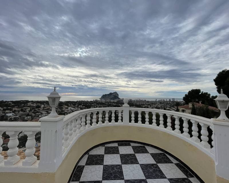 4 bedroom Villa for sale in Calpe / Calp with pool - € 1,250,000 (Ref: 8688465)
