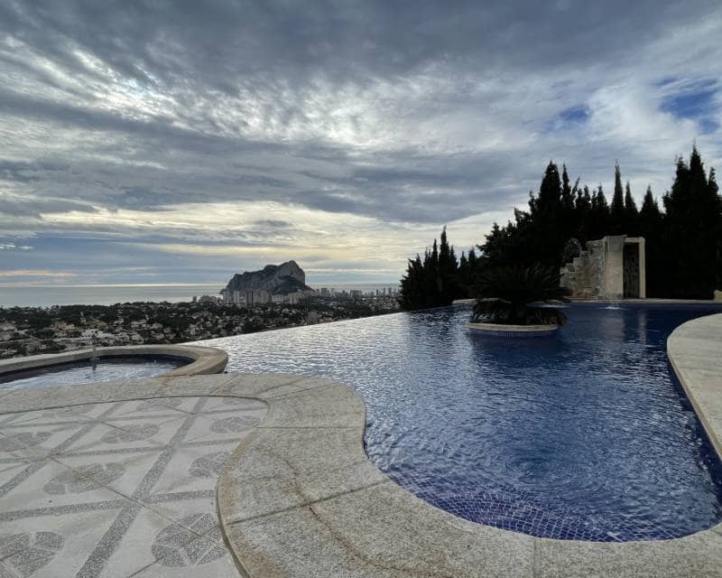 4 bedroom Villa for sale in Calpe / Calp with pool - € 1,250,000 (Ref: 8688465)