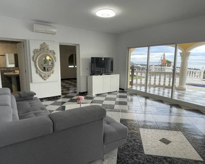 4 bedroom Villa for sale in Calpe / Calp with pool - € 1,250,000 (Ref: 8688465)
