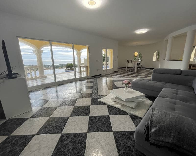 4 bedroom Villa for sale in Calpe / Calp with pool - € 1,250,000 (Ref: 8688465)