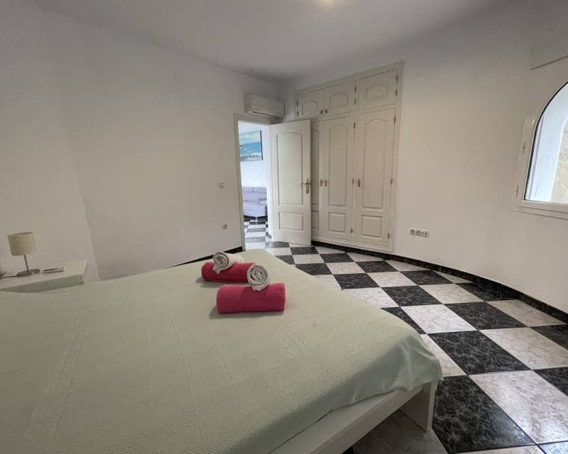 4 bedroom Villa for sale in Calpe / Calp with pool - € 1,250,000 (Ref: 8688465)