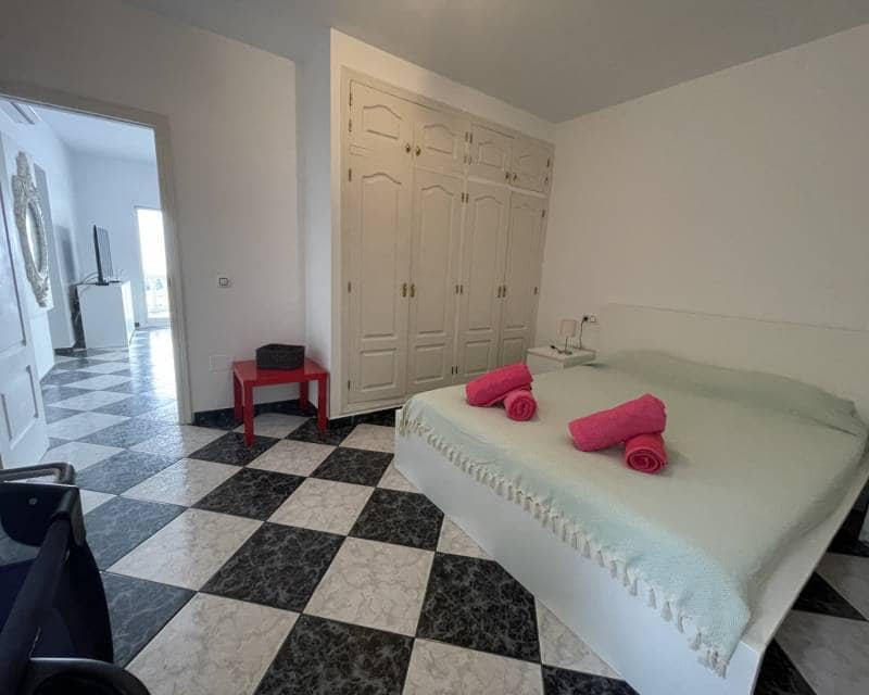 4 bedroom Villa for sale in Calpe / Calp with pool - € 1,250,000 (Ref: 8688465)