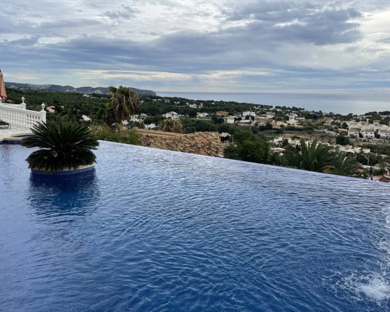 4 bedroom Villa for sale in Calpe / Calp with pool - € 1,250,000 (Ref: 8688465)