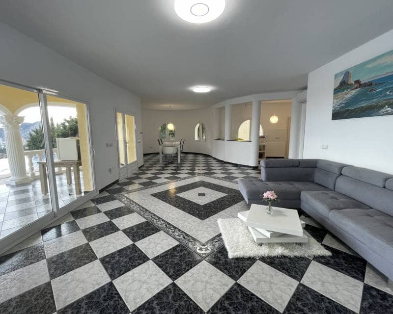 4 bedroom Villa for sale in Calpe / Calp with pool - € 1,250,000 (Ref: 8688465)