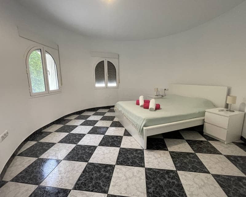 4 bedroom Villa for sale in Calpe / Calp with pool - € 1,250,000 (Ref: 8688465)