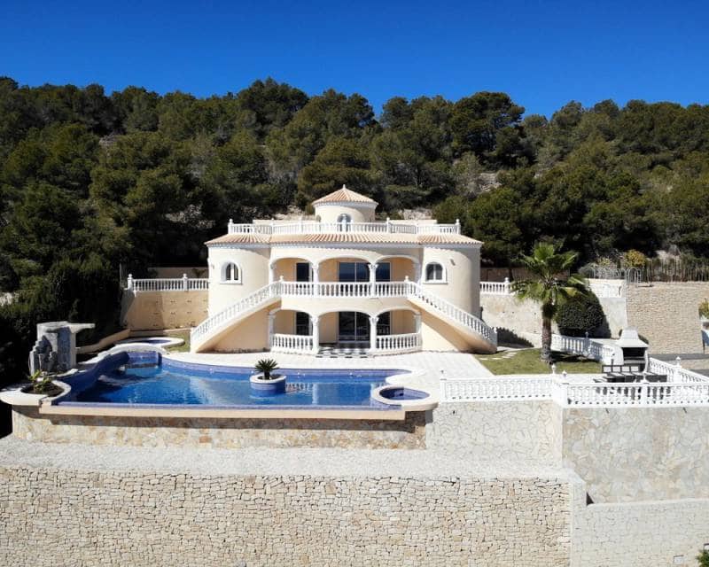 4 bedroom Villa for sale in Calpe / Calp with pool - € 1,250,000 (Ref: 8688465)