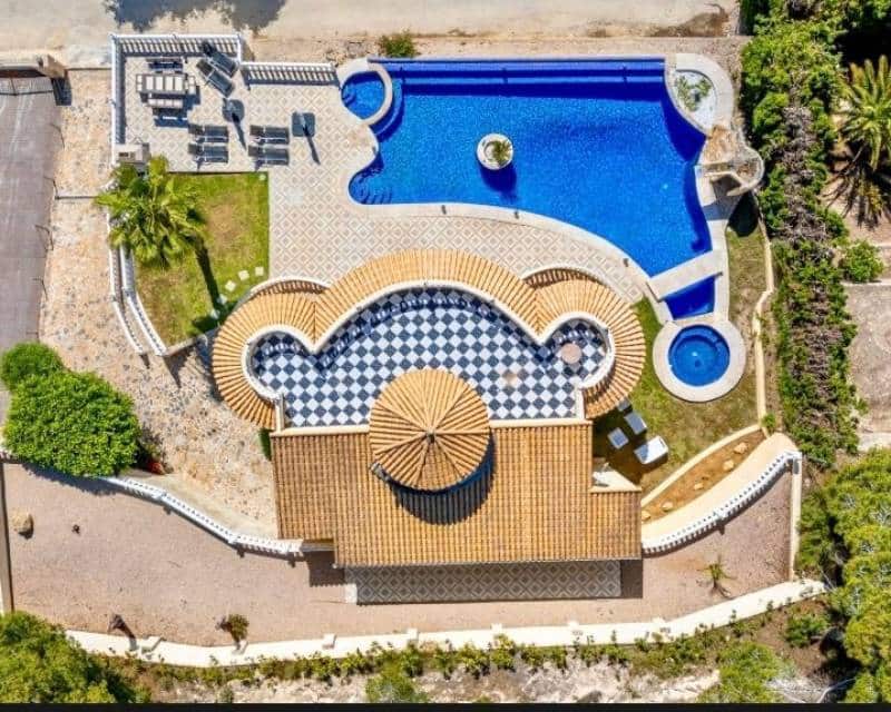 4 sovrum Villa till salu i Calpe / Calp med pool garage - 1 400 000 € (Ref: 8688465)