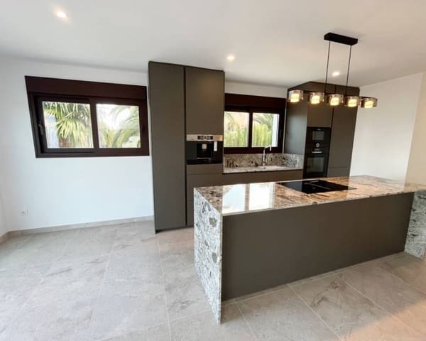 Chalet de 4 habitaciones en Dénia en venta con piscina - 999.000 € (Ref: 8688587)