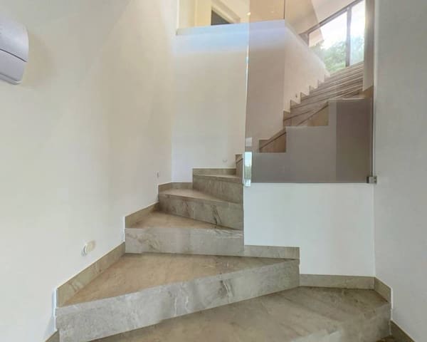 Chalet de 4 habitaciones en Dénia en venta con piscina - 999.000 € (Ref: 8688587)