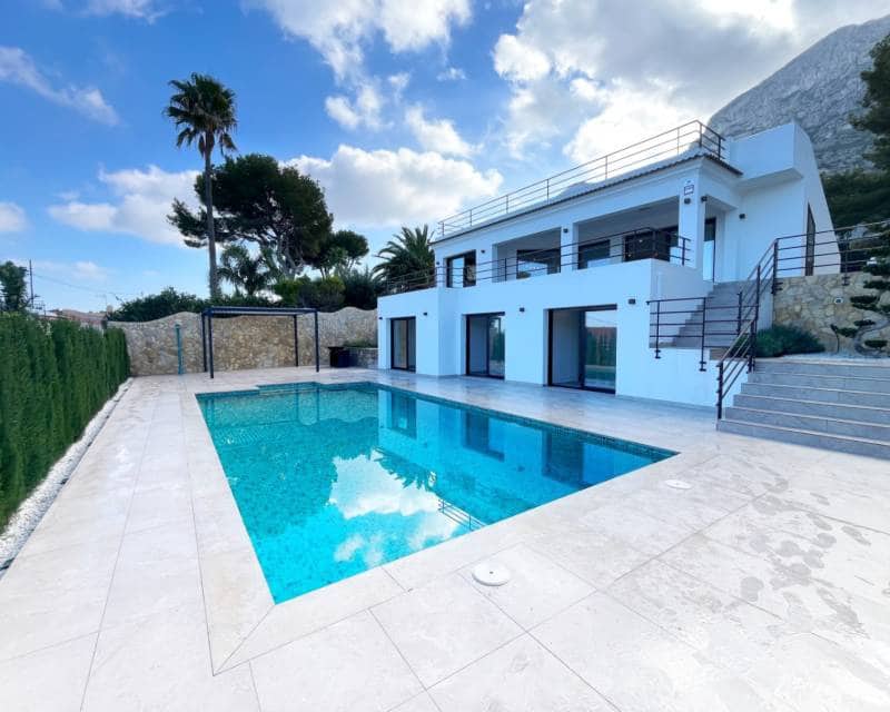 Chalet de 4 habitaciones en Dénia en venta con piscina - 999.000 € (Ref: 8688587)