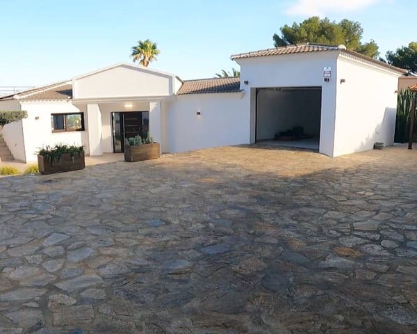 Chalet de 4 habitaciones en Dénia en venta con piscina - 999.000 € (Ref: 8688587)