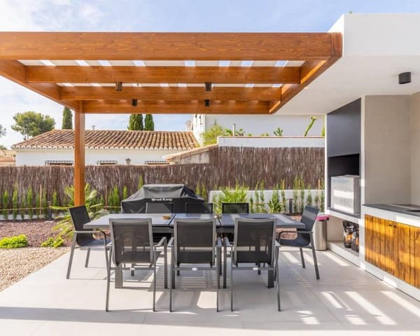 Chalet de 4 habitaciones en Benissa en venta con piscina - 1.250.000 € (Ref: 8840136)