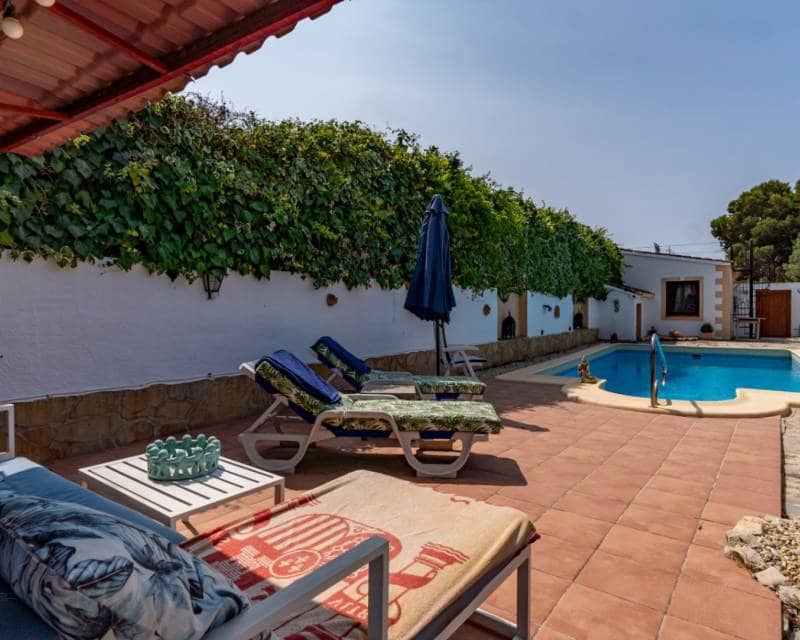 4 soveværelse Finca/Landehus til salg i Teulada med swimmingpool garage - € 525.000 (Ref: 8973952)