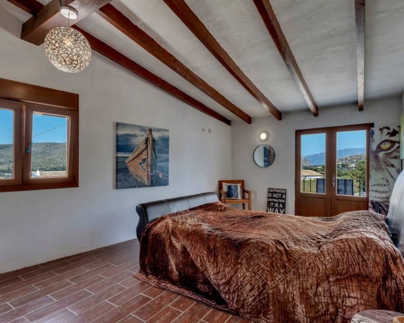 4 soveværelse Finca/Landehus til salg i Teulada med swimmingpool garage - € 525.000 (Ref: 8973952)